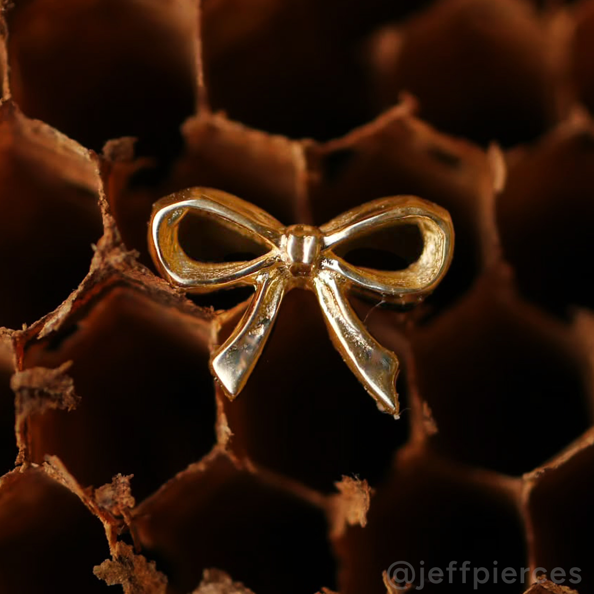 Lovelee Bow 1 End